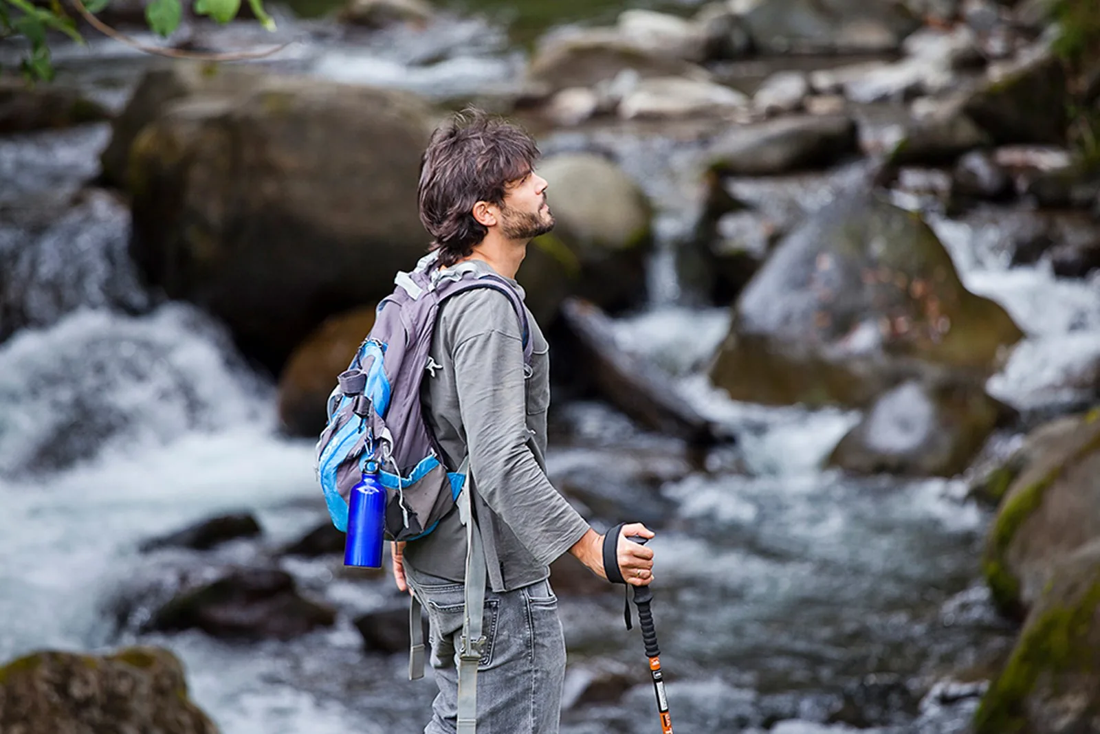 Caminata junto al río Savegre