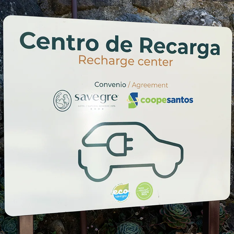 Bilingual Recharge Center sign for electric vehicles, in partnership with Coopesantos